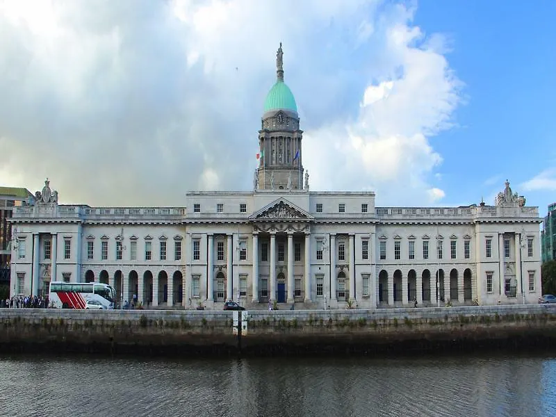 Fleet Street Apartment Dublin 0*,